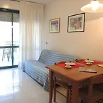 Flat In With Swimming Pool And Balcony ビビオーネ