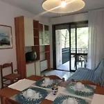 アパート Flat In With Swimming Pool And Balcony