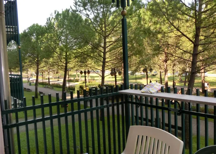 Flat In With Swimming Pool And Balcony *