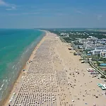 Flat In With Swimming Pool And Balcony شقة