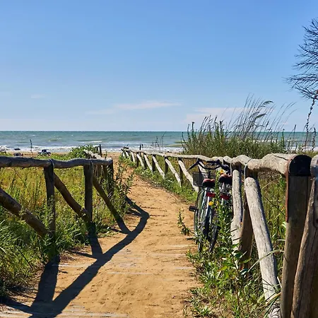 Flat In With Swimming Pool And Balcony Apartmán Bibione