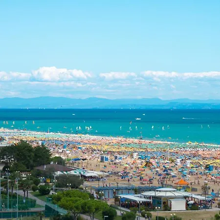 Flat In With Swimming Pool And Balcony Apartmán *
