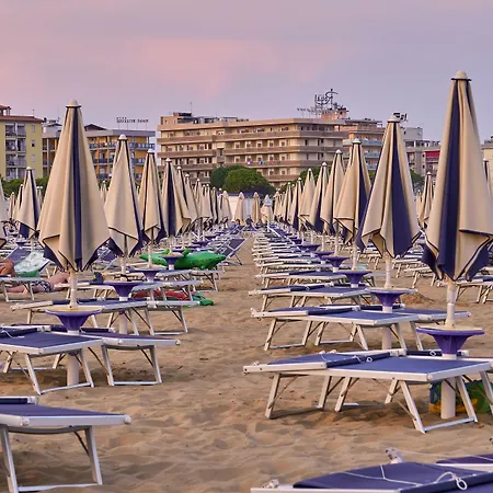 Flat In With Swimming Pool And Balcony * Bibione