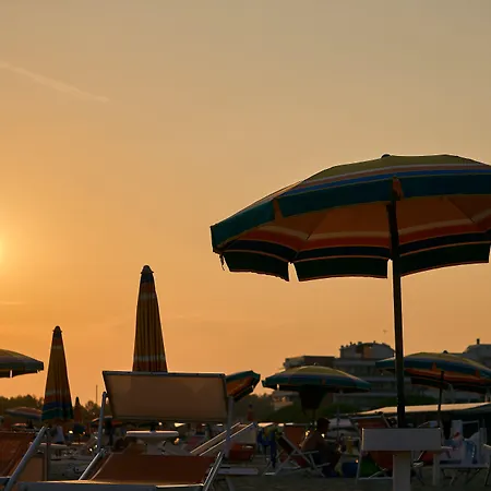 Flat In With Swimming Pool And Balcony Apartmán Bibione