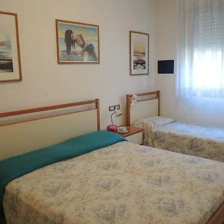 Flat In With Swimming Pool And Balcony Apartmán Bibione