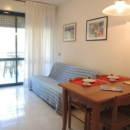 Flat In With Swimming Pool And Balcony Bibione