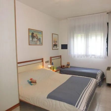 Flat In With Swimming Pool And Balcony *