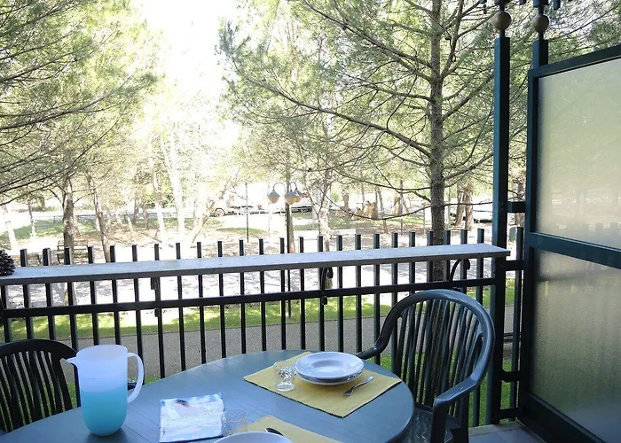 Flat In With Swimming Pool And Balcony *